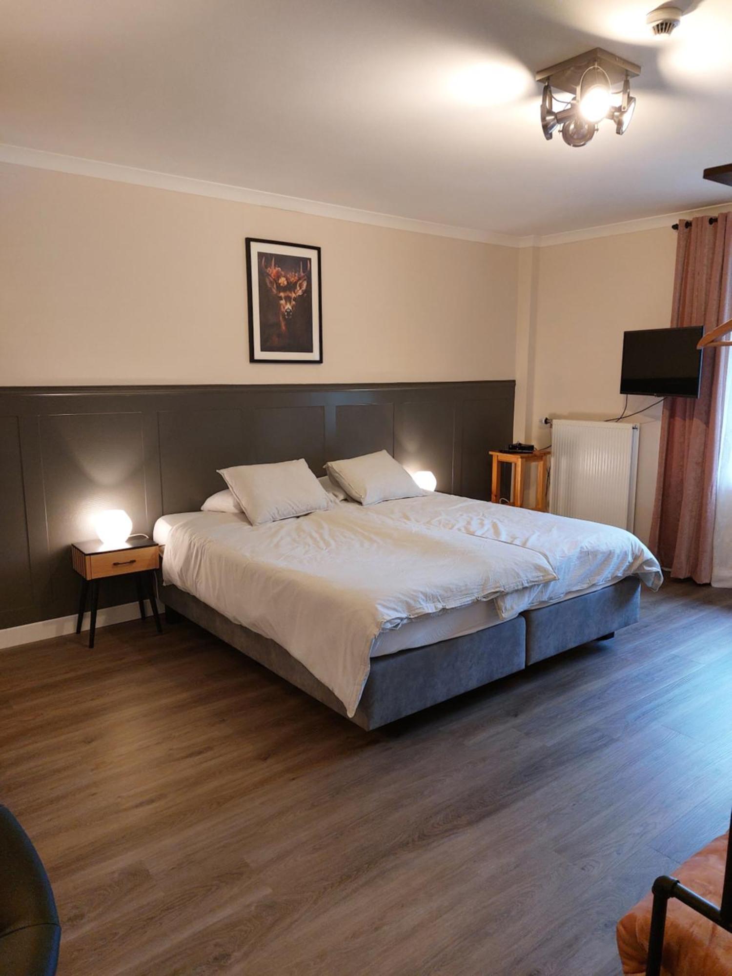 マネイ La Cour De Grandmenil Bed & Breakfast エクステリア 写真